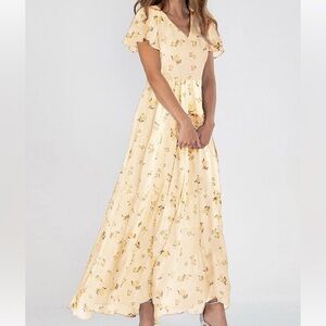 NWOT Curvedream Yellow Floral V-Neck Short Sleeve Maxi Dress